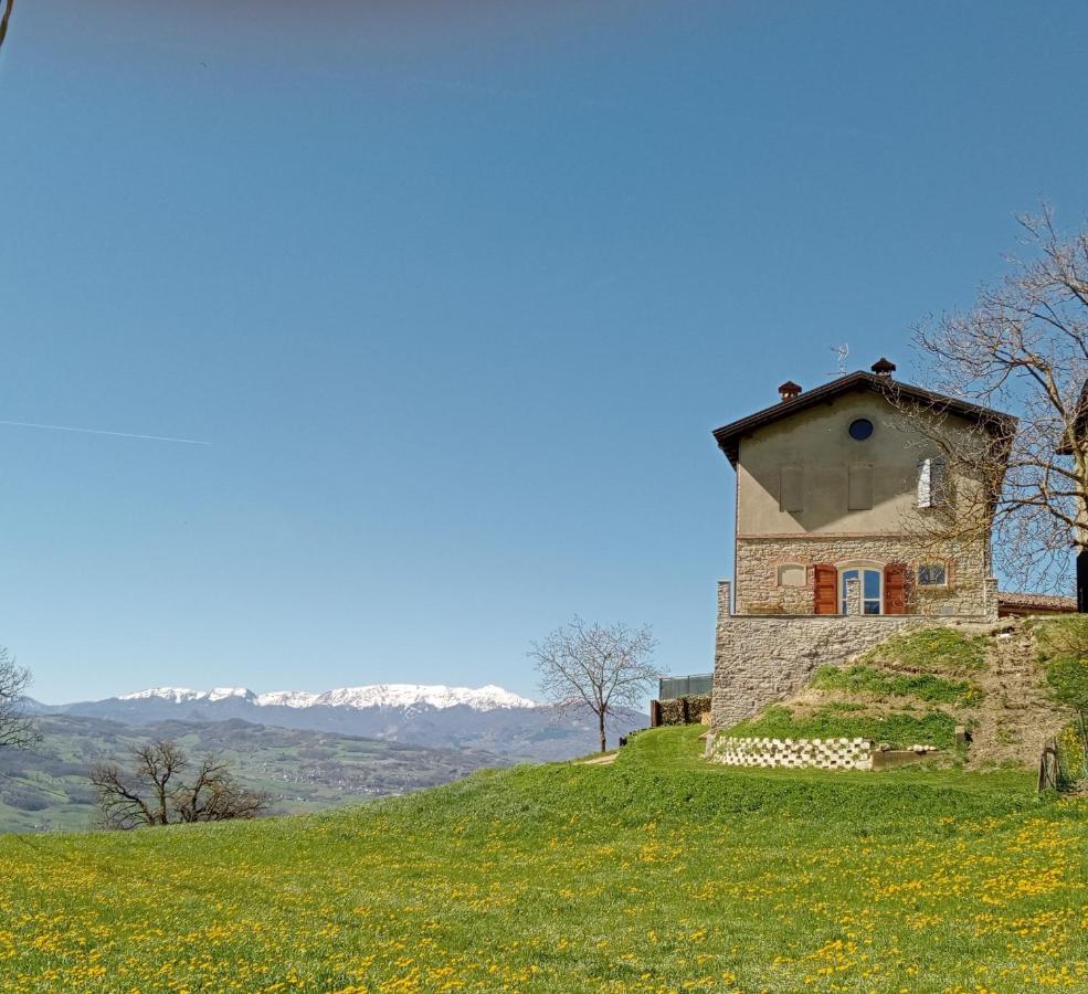 Bebbio Casale Monte Valestra Bed & Breakfast エクステリア 写真