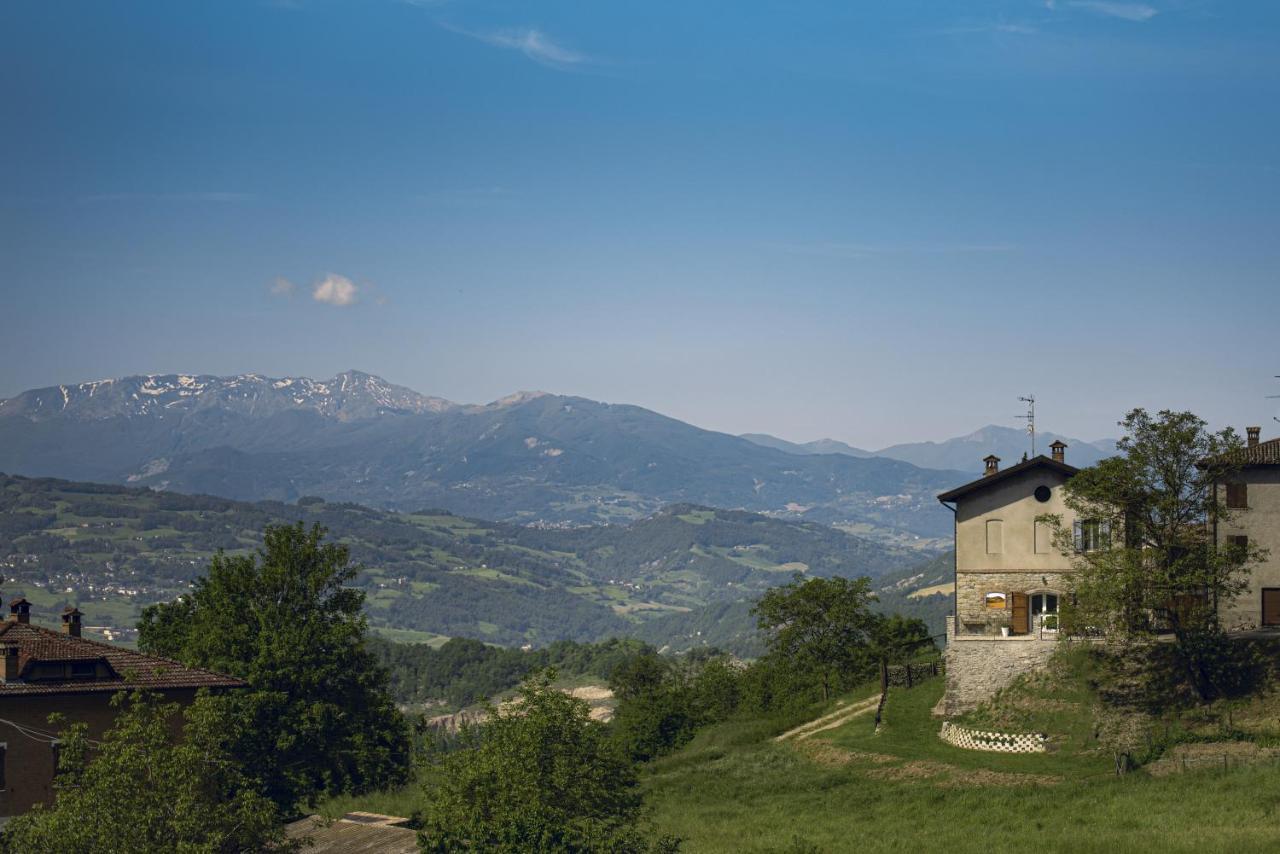 Bebbio Casale Monte Valestra Bed & Breakfast エクステリア 写真