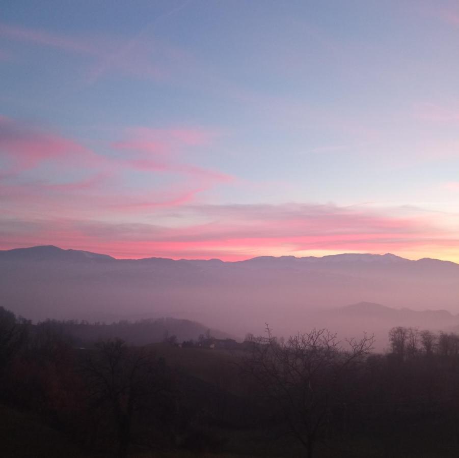 Bebbio Casale Monte Valestra Bed & Breakfast エクステリア 写真