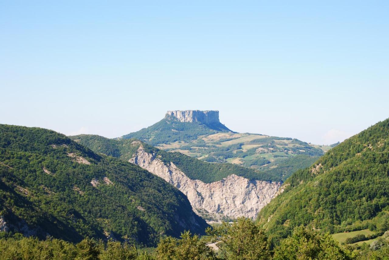 Bebbio Casale Monte Valestra Bed & Breakfast エクステリア 写真
