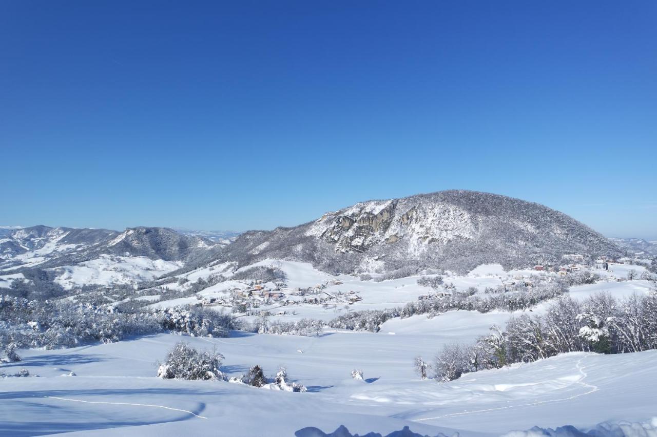 Bebbio Casale Monte Valestra Bed & Breakfast エクステリア 写真