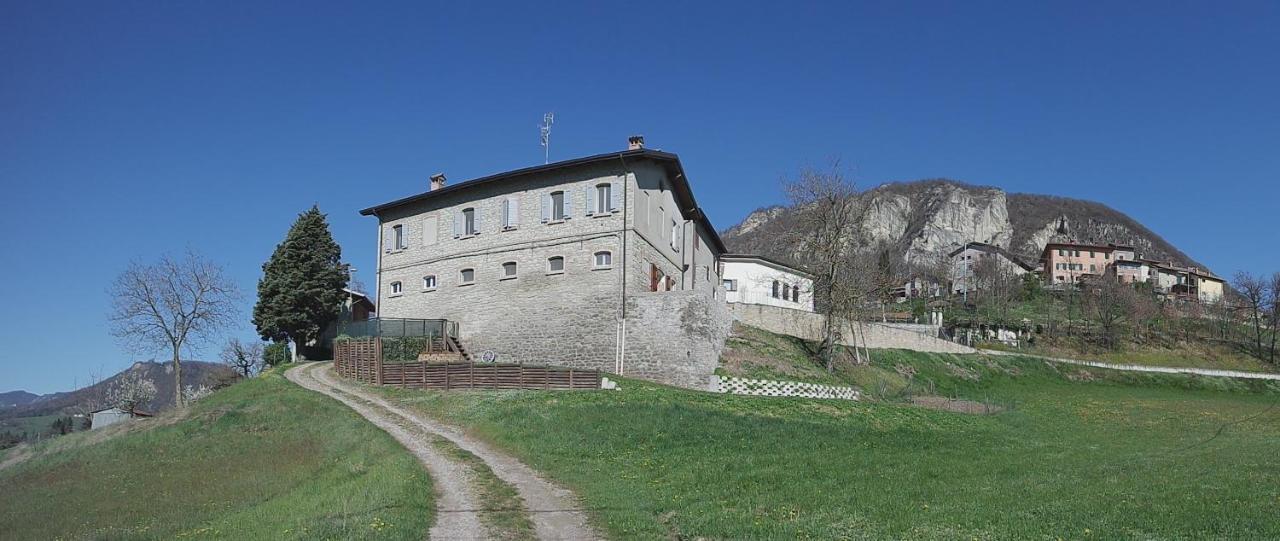 Bebbio Casale Monte Valestra Bed & Breakfast エクステリア 写真