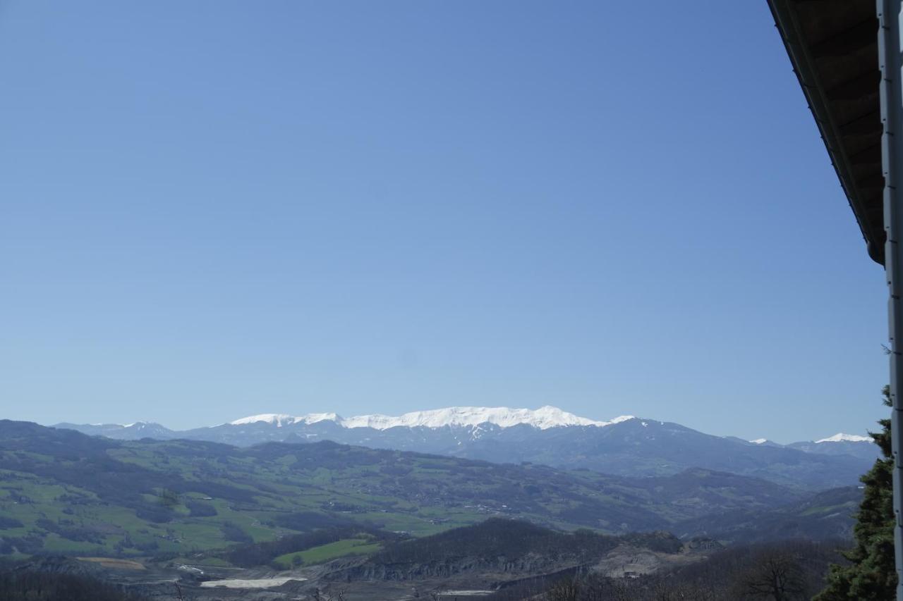 Bebbio Casale Monte Valestra Bed & Breakfast エクステリア 写真