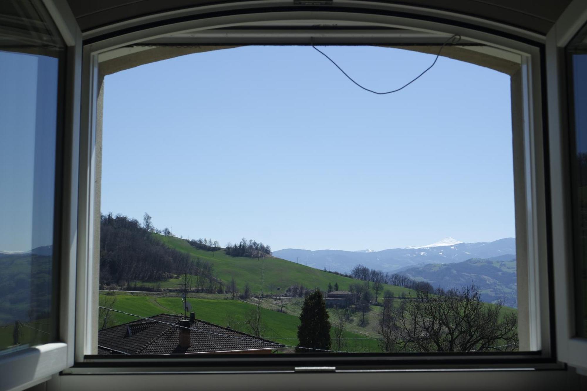 Bebbio Casale Monte Valestra Bed & Breakfast エクステリア 写真